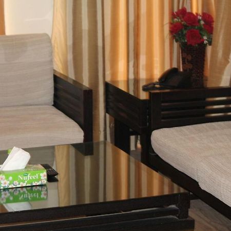 Hotel Vipul Grand Гургаон Екстериор снимка