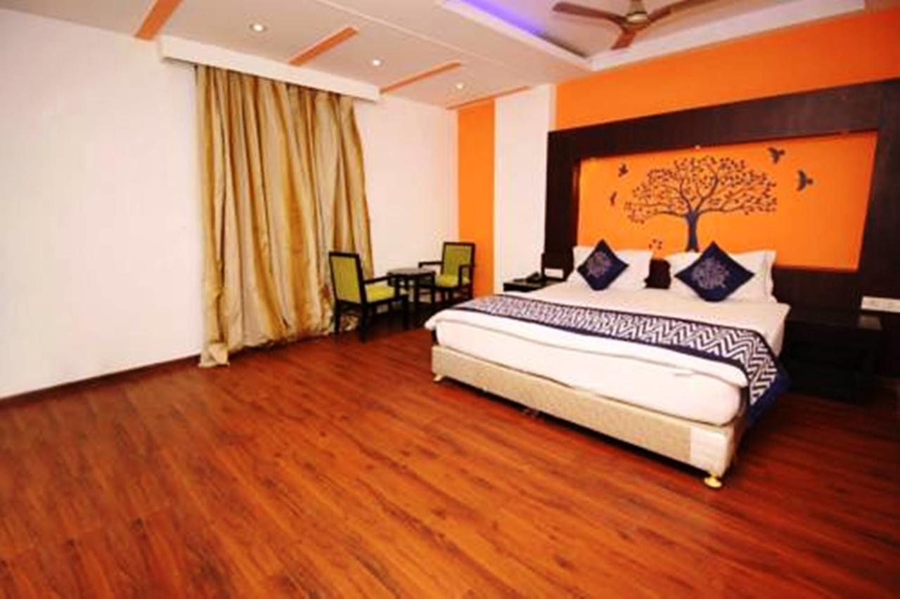 Hotel Vipul Grand Гургаон Екстериор снимка