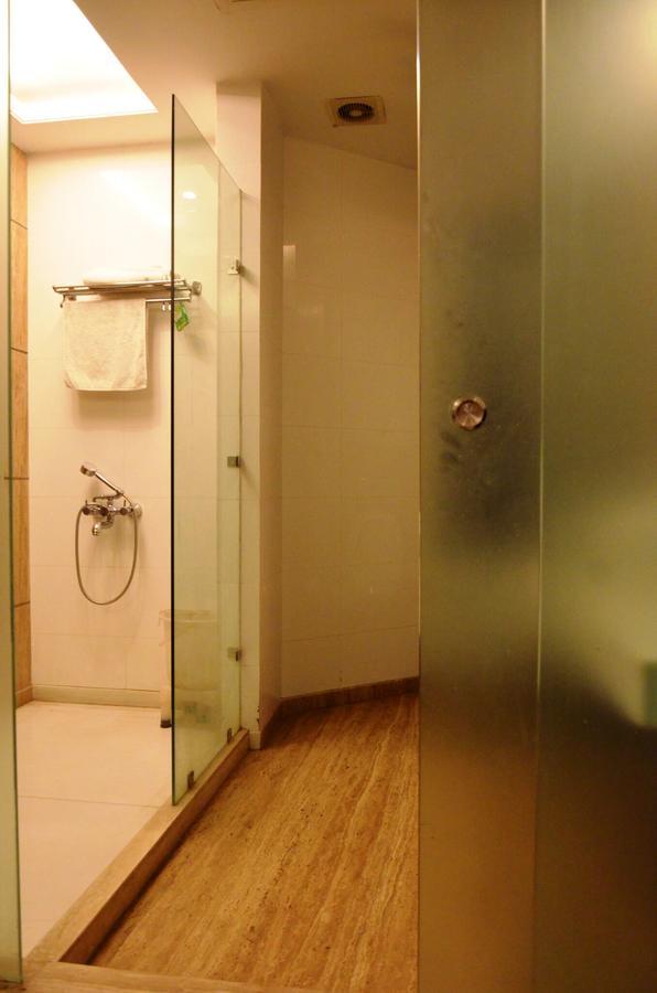 Hotel Vipul Grand Гургаон Екстериор снимка