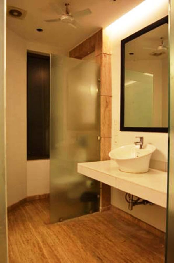 Hotel Vipul Grand Гургаон Екстериор снимка