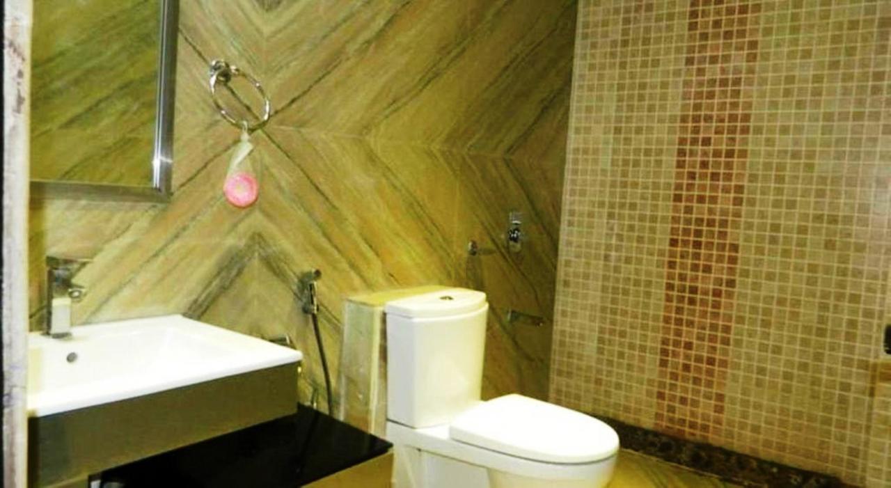 Hotel Vipul Grand Гургаон Екстериор снимка